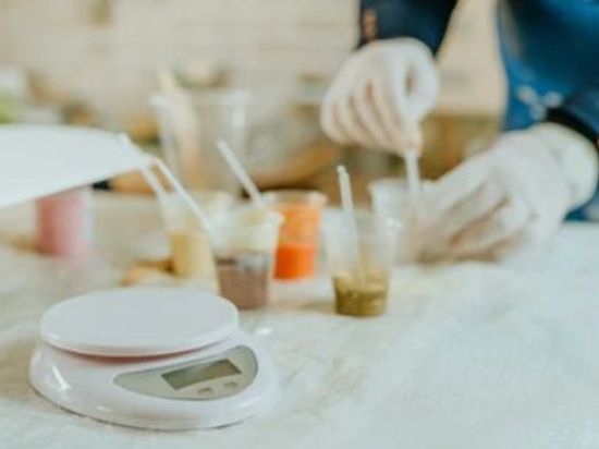 Why Some Pearlescent Mica Powder Settles Faster in Low-Viscosity Resins